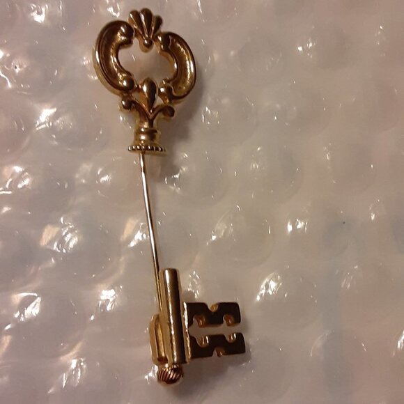 Old Avon Gold Tone Skeleton Key Stick Pin - Picture 1 of 4